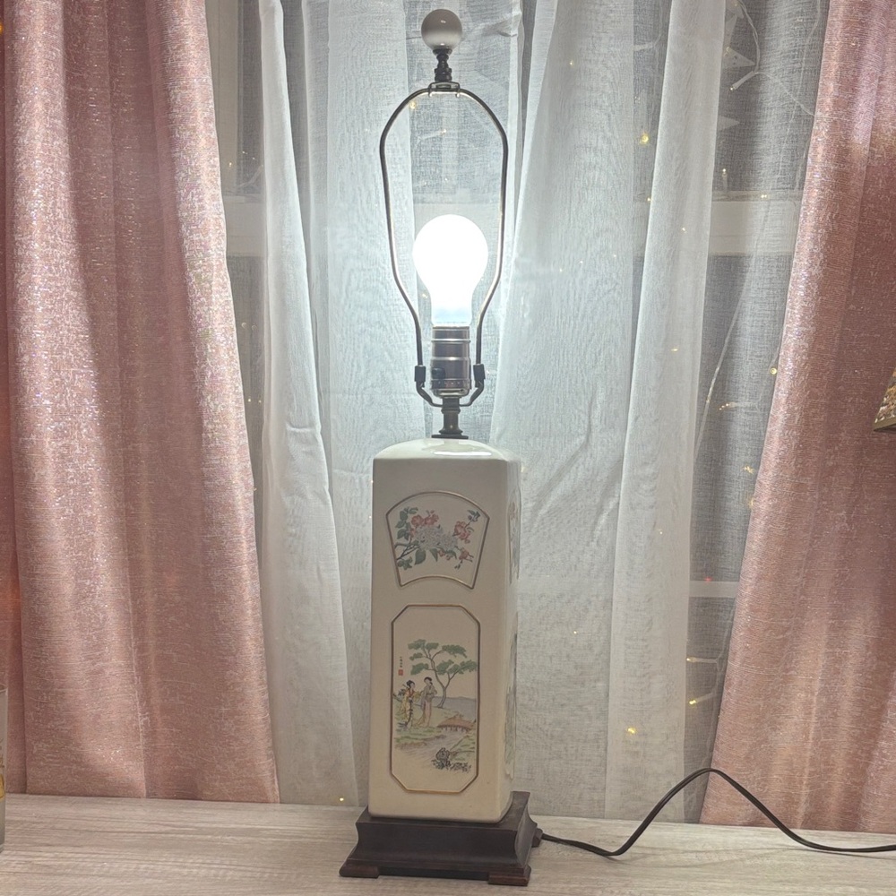 Vintage Ceramic Table Lamp with Chinese Art